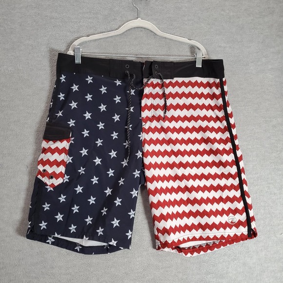 Ocean Current Men Swimwear 38 Red Board Shorts Patriotic Outdoor Beach Surf - Picture 1 of 9